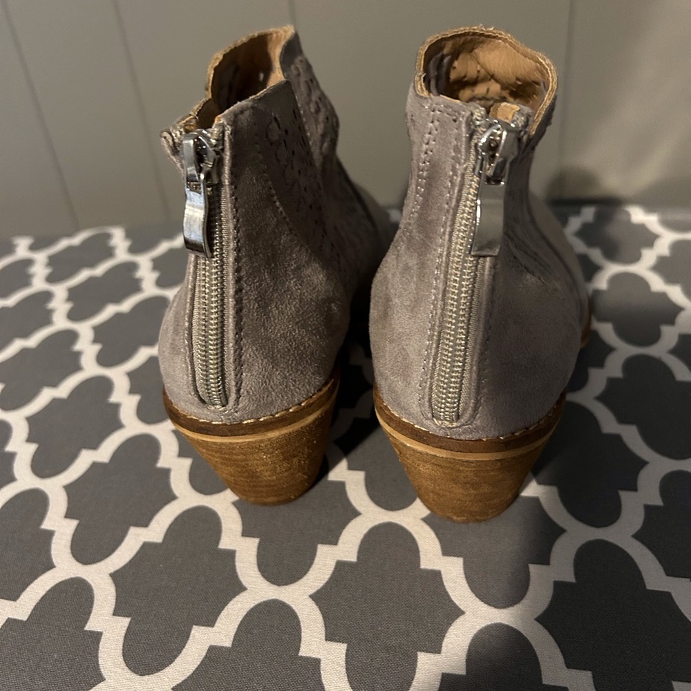 Gray booties, worn a few times, size 10, zipper in back